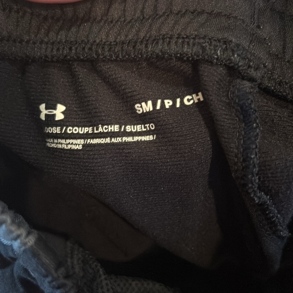 Under Armour men’s pants. Black with gray. - Picture 4 of 4